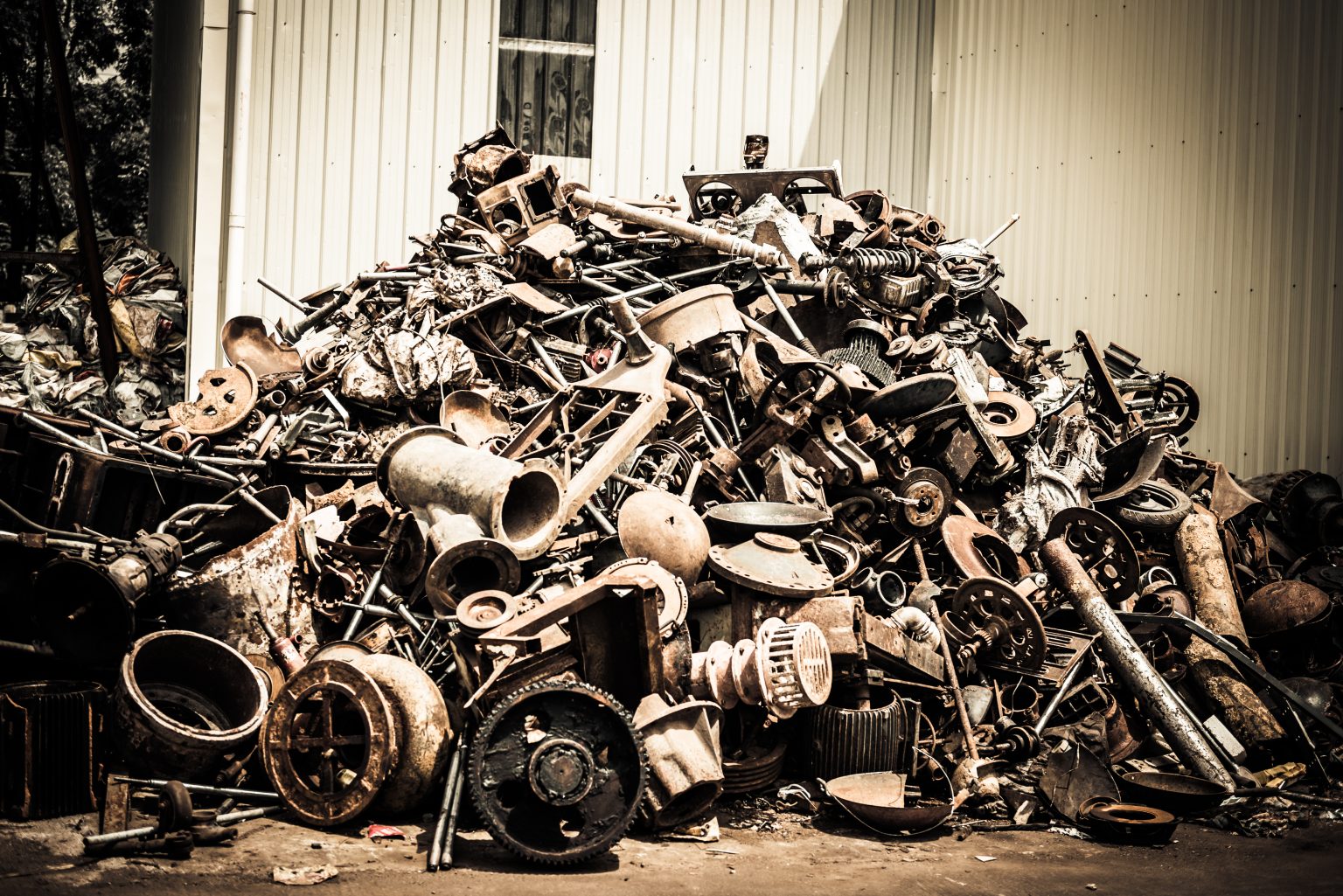 Metallschrott auf einem Recyclinghof